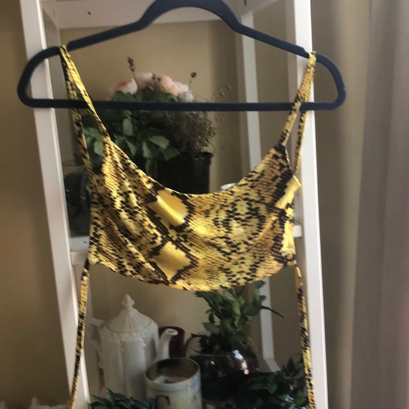 PLT Yellow Snake Printed Strappy Crop Top backless - Picture 5 of 6